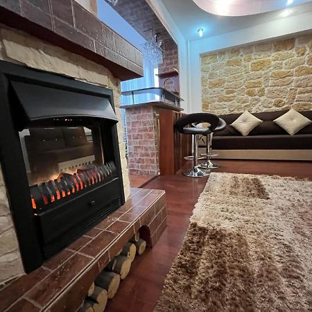Modern Oasis With A Cozy Fireplace Your Stylish Apartment Minutes From Downtown Bucharest Exterior photo