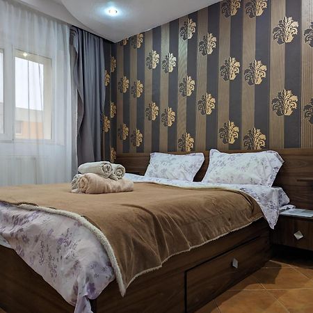 Modern Oasis With A Cozy Fireplace Your Stylish Apartment Minutes From Downtown Bucharest Exterior photo