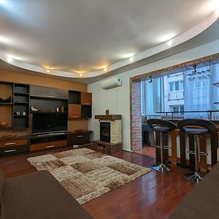 Modern Oasis With A Cozy Fireplace Your Stylish Apartment Minutes From Downtown Bucharest Exterior photo