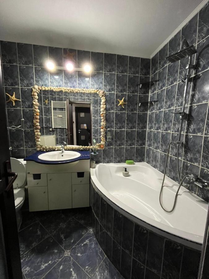 Modern Oasis With A Cozy Fireplace Your Stylish Apartment Minutes From Downtown Bucharest Exterior photo